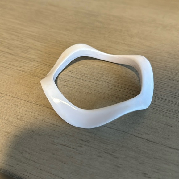 Vintage Plastic Bangle Bracelet, White, Curvy, Retro, Boho - Picture 2 of 7